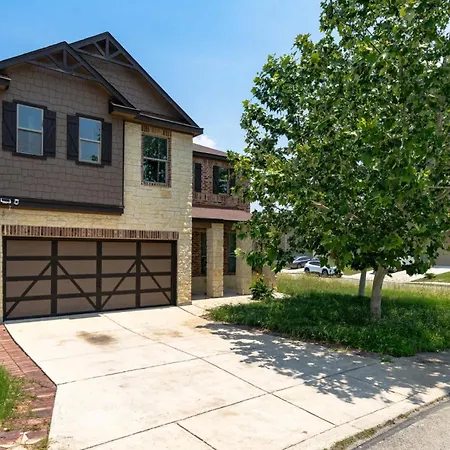 Family-Perfect 4Br House - Fenced Yard & Style Villa